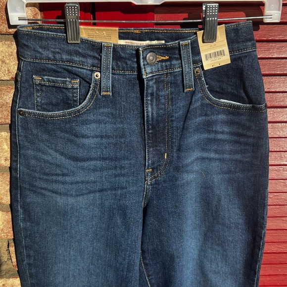 Levi’s Size 24 x 29 High Waisted Mom Dark Wash Tapered Leg Woman’s Jeans NWT - Picture 9 of 13